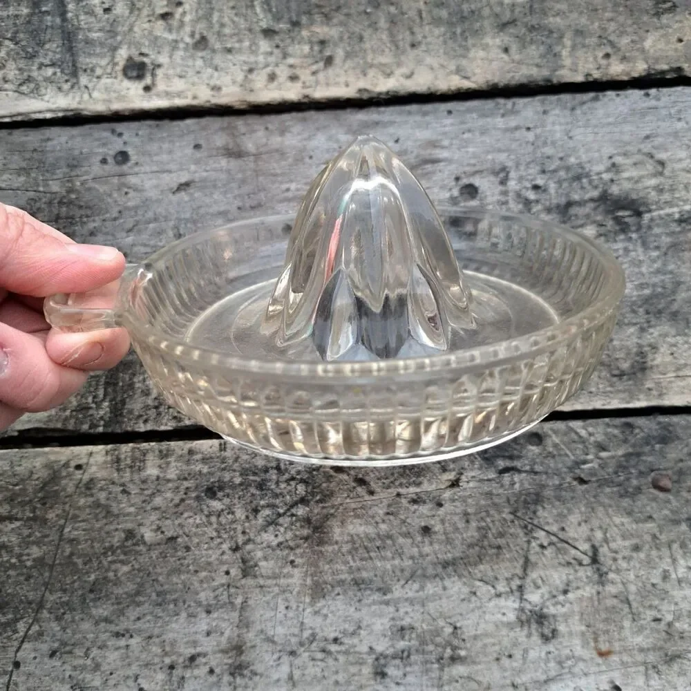 Vintage 6” Juicer Clear Glass Hand Reamer Handle Pour Spout Orange Lemon 1950's